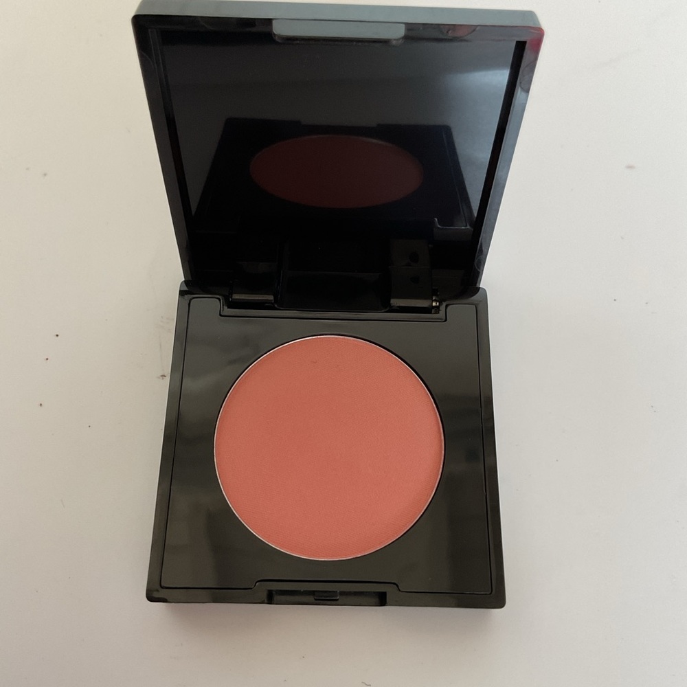 K. Voss Blushing Beauty Blush in Peaches NWT MINI